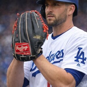 Rawlings Red and Black Baseball Glove Trap Eze The Gold Glove Right Handed Play